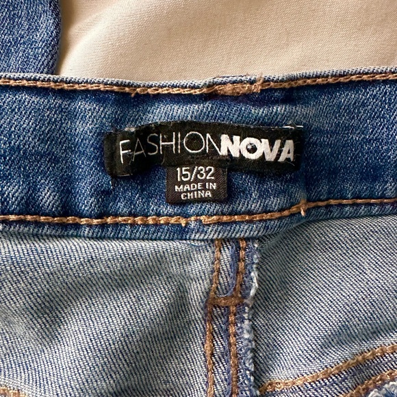 Fashion Nova Flare jeans - Picture 6 of 6